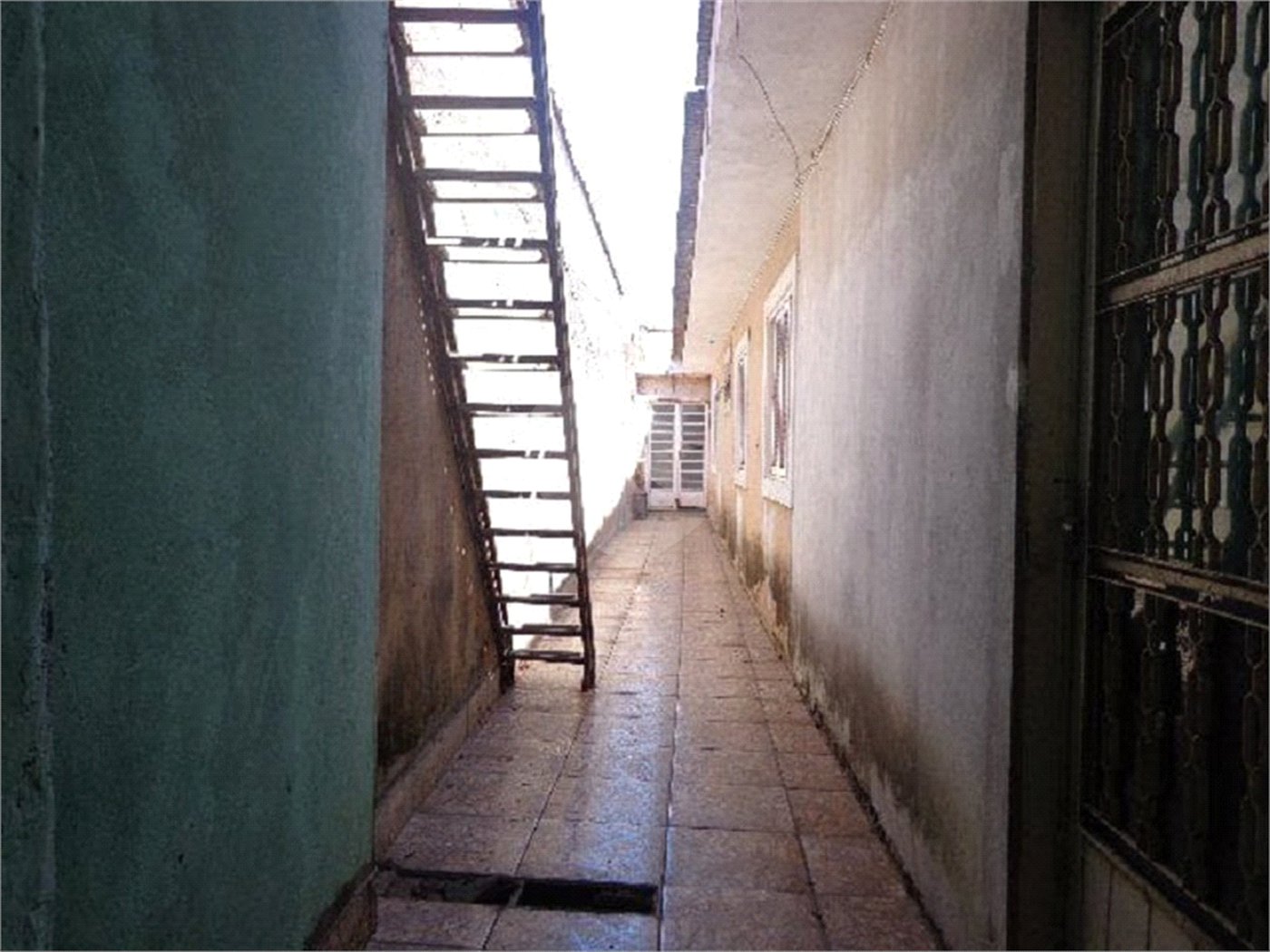Casa Térrea com 2 dormitórios.