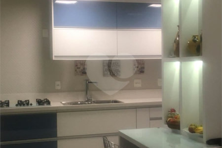 Apartamento à venda com 3 suítes em Vila Bertioga, São Paulo, SP