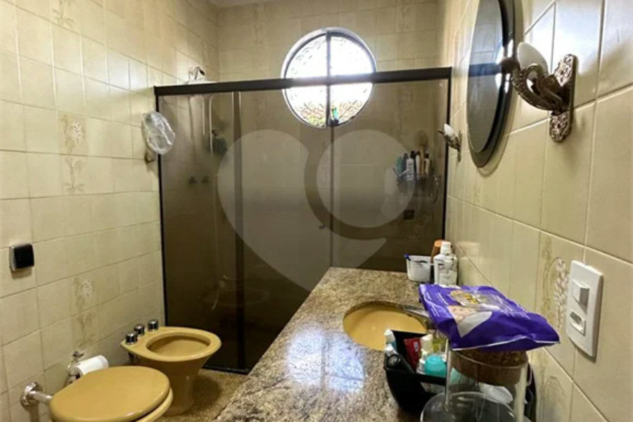 Casa assobradada à venda no bairro Nova Piracicaba, em Piracicaba/SP.