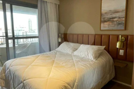 Apartamento mobiliado no Planalto Paulista com 1 dormitório e varanda.