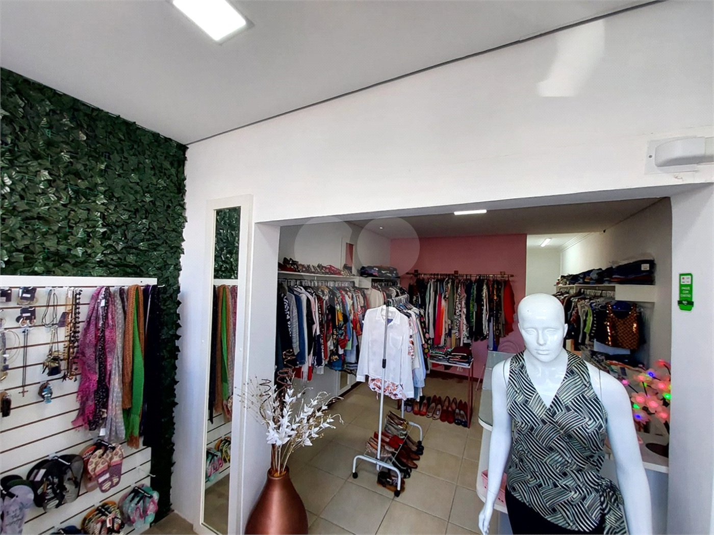 Casa residencial com ponto comercial a venda no Centro