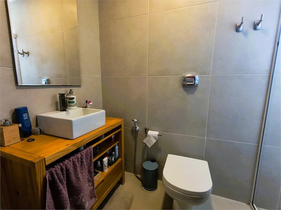 Sobrado à venda amplo, 3 quartos, 1 suíte, 3 vagas com piscina na Vila Indiana próximo à USP