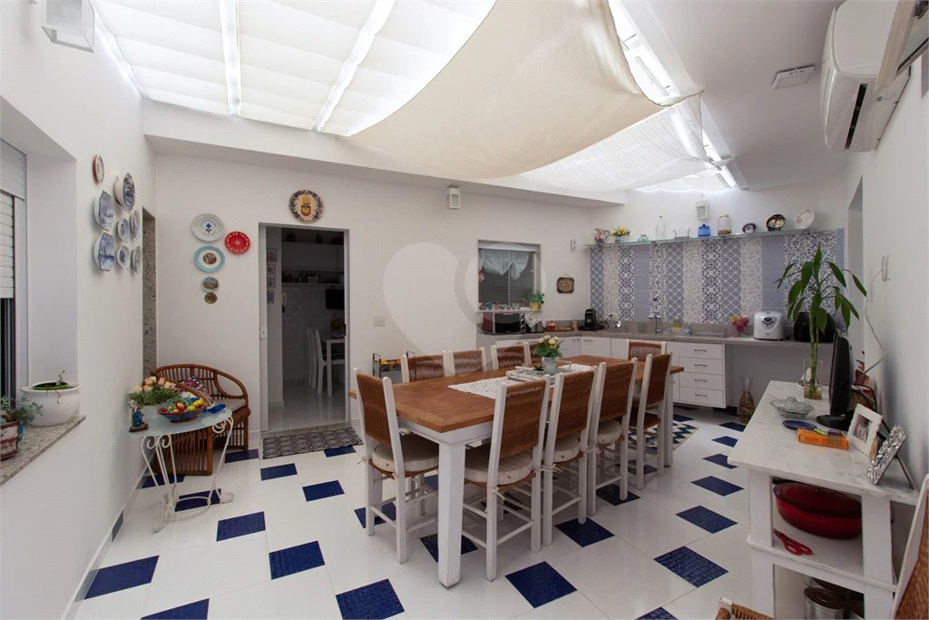 Casa Térrea a VENDA na Vila Bertioga com 3 suítes 3 vagas