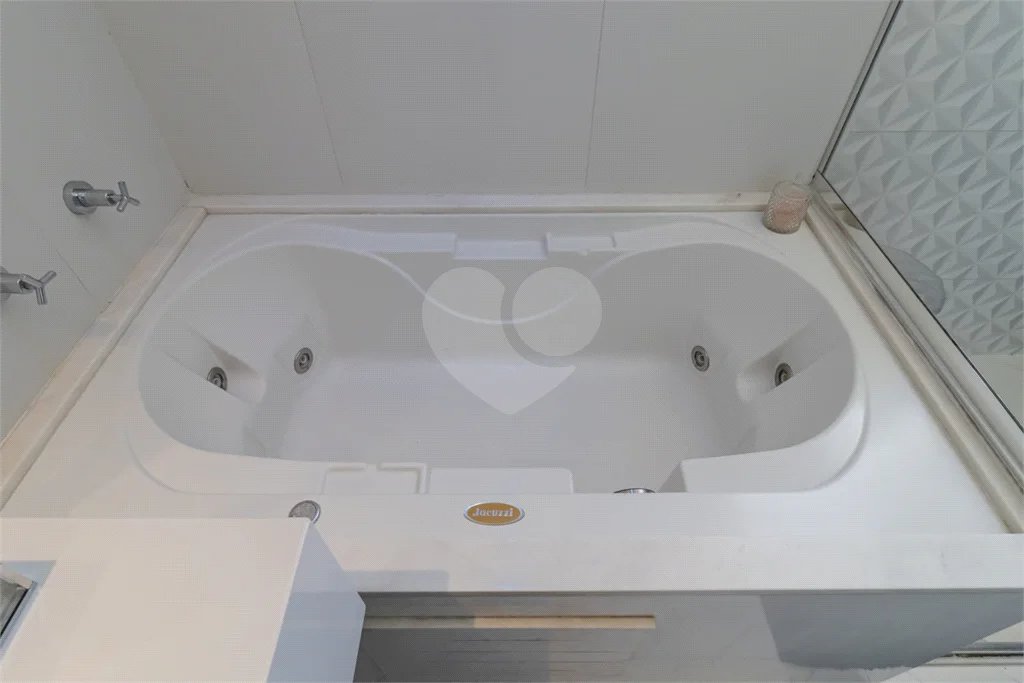 APARTAMENTO IPIRANGA COM 4 SUÍTES E 3 VAGAS - REFORMADO!