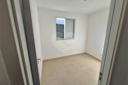 Indaiatuba - Sp - Vila Vic Florença - R$ 290.000,00 - Apartamento de 48m²,, no andar de cima, dois quartos, um banheiro, cozinha e sala, uma vaga de garagem. Condomínio fechado. Apartamento está do jeito que foi entregue . Area de lazer no condominio - Área do condomínio: Churrasqueira
