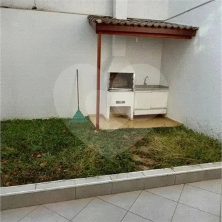 Casa á venda com 230m², 4 dorms, 2 suítes e 4 vagas na Vila Clementino. Estuda permuta.