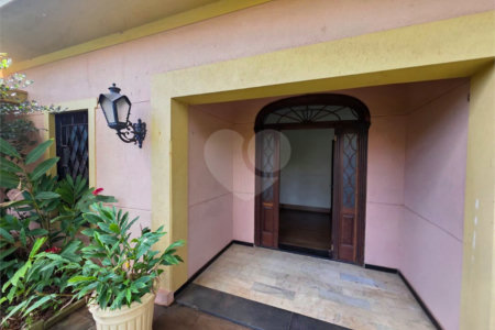 Casa Térrea 5 quartos bem localizada com piscina.