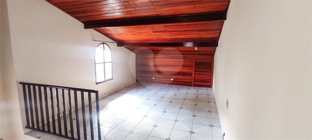 Casa com 180m², 3 dormitórios, 1 vaga, à venda na Vila Scarpelli em Santo André.