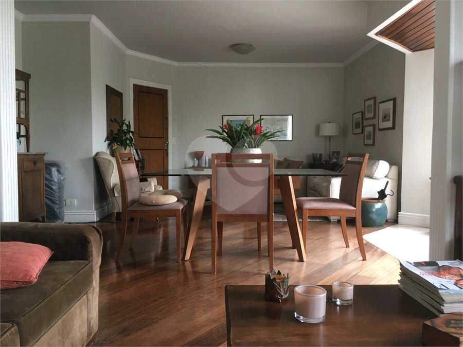Campo Belo: Elegante Apartamento de 113 m² com Suíte e 2 Vagas em Localização Privilegiada