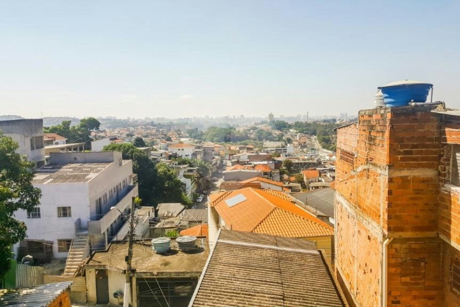 Sobrado para moradia de família grande ou para investidor.