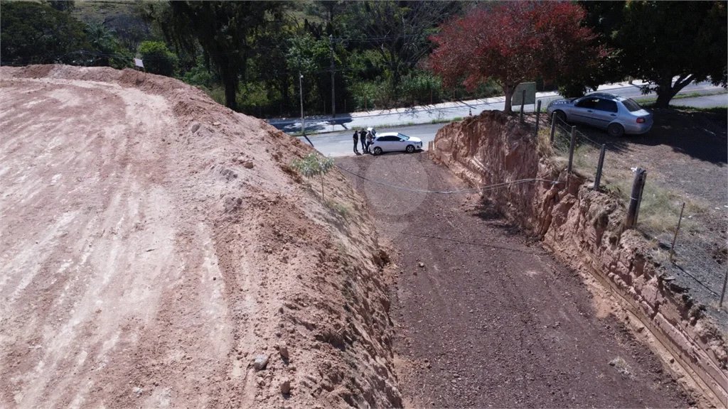Terreno Amplo com 6.265m² e Acesso por Dois Níveis – Ótima Localização!