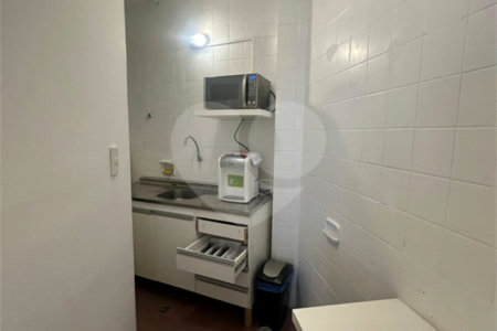 Sala comercial para venda ou locação na Avenida Paulista. 68m2