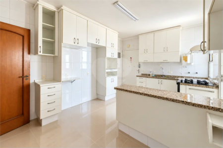 Apartamento à venda ou para alugar com 3 quartos, sendo 1 suíte, em Santo Amaro, São Paulo, SP