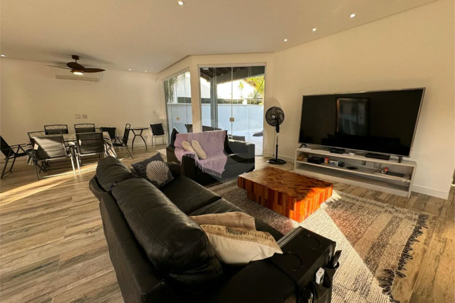 Casa à venda com 3 quartos, sendo 1 suíte,  em Riviera de São Lourenço, Bertioga, SP