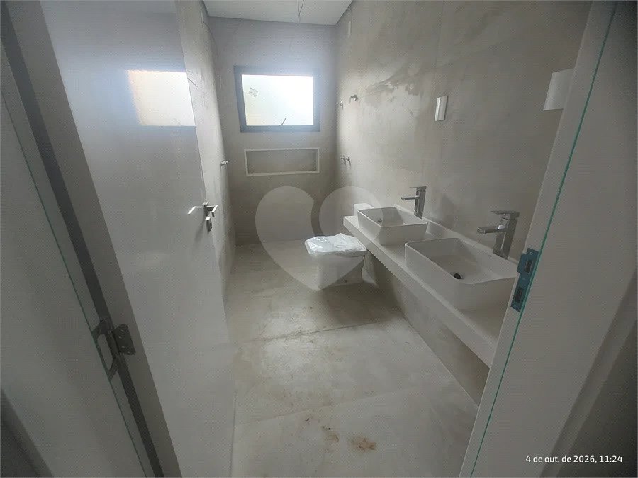 Casa exclusiva em Atibaia de alto padrão com 3 suítes, piscina, espaço gourmet, condomínio fechado, aceita financiamento