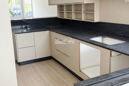 Casa para alugar com 3 quartos, sendo 1 suíte, no condomínio Bela Vita, Atibaia - SP