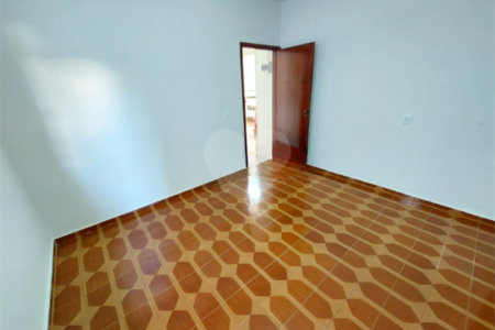Casa térrea venda ou locação no bairro Chácara Parque Club
