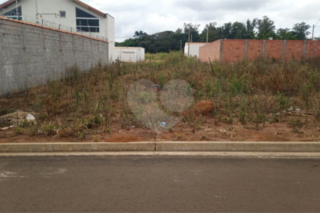 Lote no Jardim do Bosque, aceita financiamento ou aquisição de terreno e construção .
