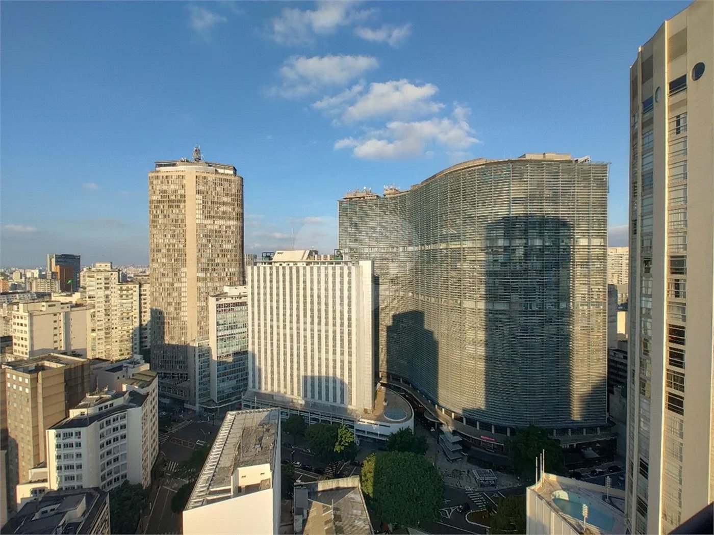 Studio Mobiliado na República – 22m² com Varanda