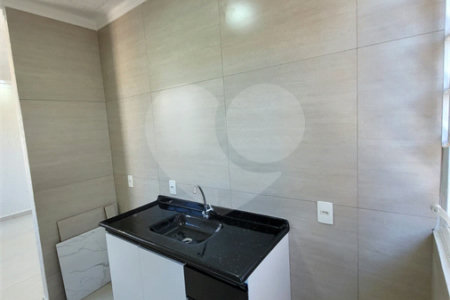 Seu Novo Lar Te Espera: Casa Aconchegante, Pronta para Morar e com 2 dormitórios e Amplo Quintal!