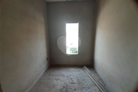 Casa em Construção com Área Gourmet e Piscina no Condomínio Damha II
