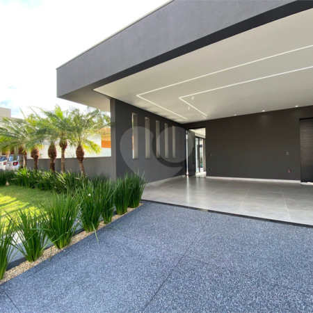 Casa à Venda no Condomínio Damha II