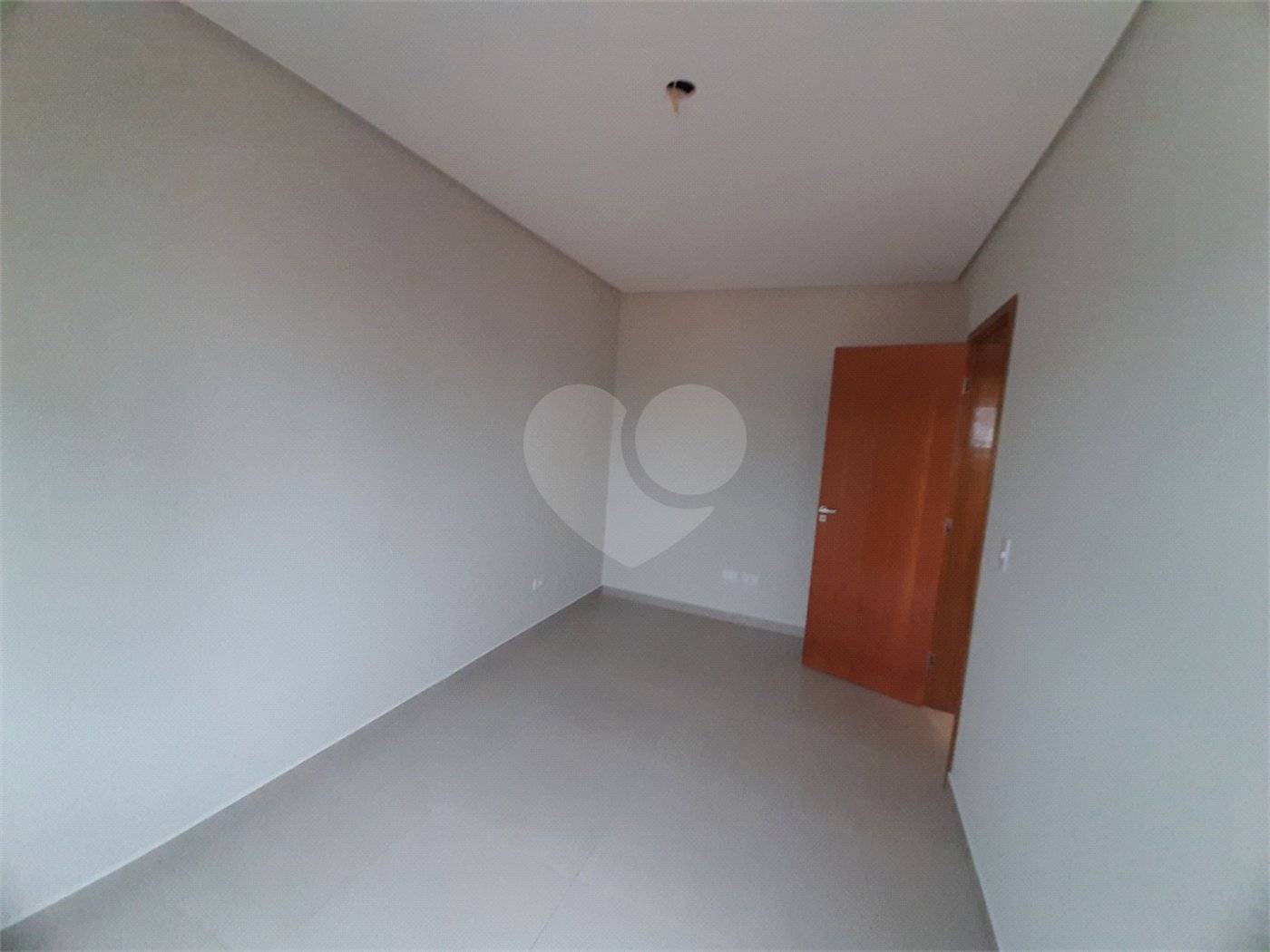 Apartamento com 44m2, 2 quartos, banheiro, sala integrada à cozinha, varanda gourmet e 1 vaga