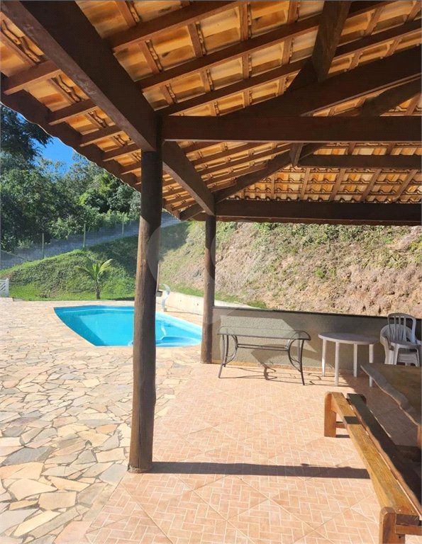 CASA EM CONDOMÍNIO FECHADO COM 220M² Área Construída e 1500m² de Area Total com 4 Suítes. Cond Village de Atibaia - Atibaia -Sp