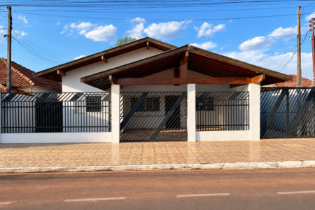 Casa para alugar com 4 quartos, sendo 2 suítes, no Centro, Três Lagoas, MS