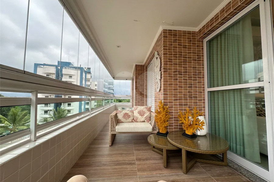 Apartamento à venda com 3 quartos, sendo 2 suítes,  em Riviera de São Lourenço, Bertioga, SP