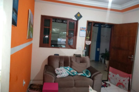 Casa térrea no Antenor Garcia.