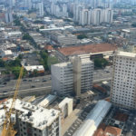 Apartamento á venda no 31o. andar com 126,53m2 COM VISTA PANORÂMICA PERMANENTE para a SERRA DA CANTAREIRA E PAULISTA, com 3 suítes e 2 vagas, Condomínio Clube,próximo do metro Brás. Estuda Proposta