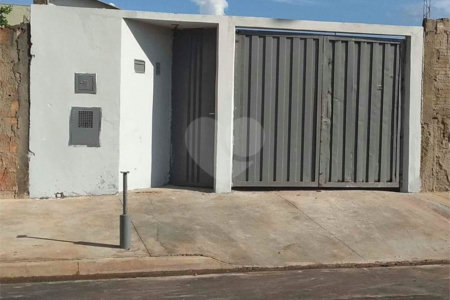 Casa térrea em Araraquara/SP.