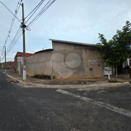 Casa com edícula no Abdelnur.