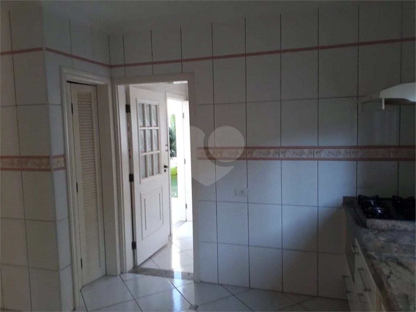 Sobrado à venda com 3 quartos, sendo 1 suíte,  em Condomínio Residencial Terras do Caribe, Valinhos, SP