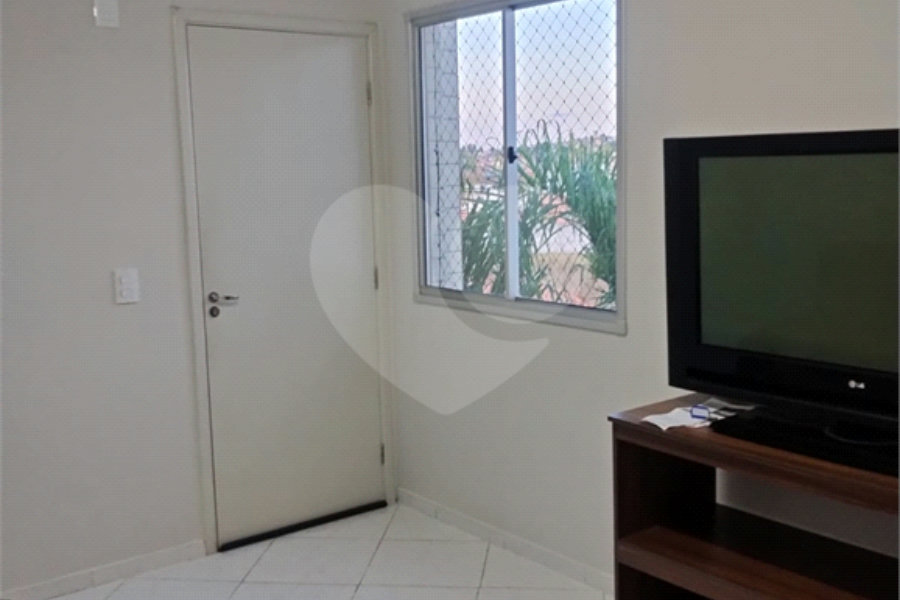 JARAGUÁ – FIT JARAGUÁ. Apartamento lindinho, em condomínio praticamente novo, super organizado e agradável, em local tranquilo com vista livre.