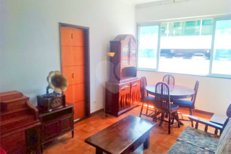 Apartamento na Consolação com 2 quartos, varanda, sem vaga.