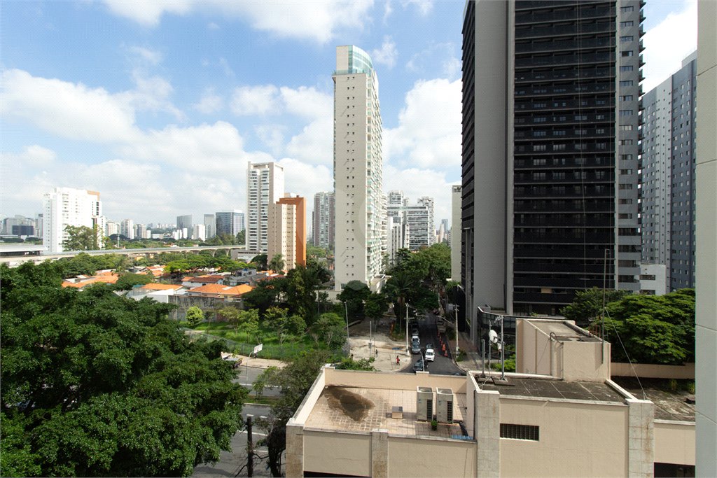 Apartamento a venda no Campo Belo, 192 M², 3 suites, 3 vagas, lazer e próximo ao metrô