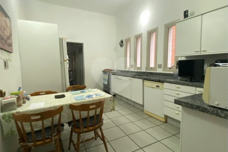 Casa térrea com 3 quartos para alugar no Jardim dos Estados, São Paulo - SP