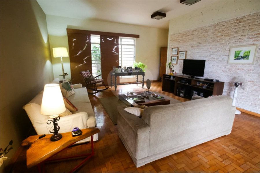 Casa à venda com excelente localização comercial