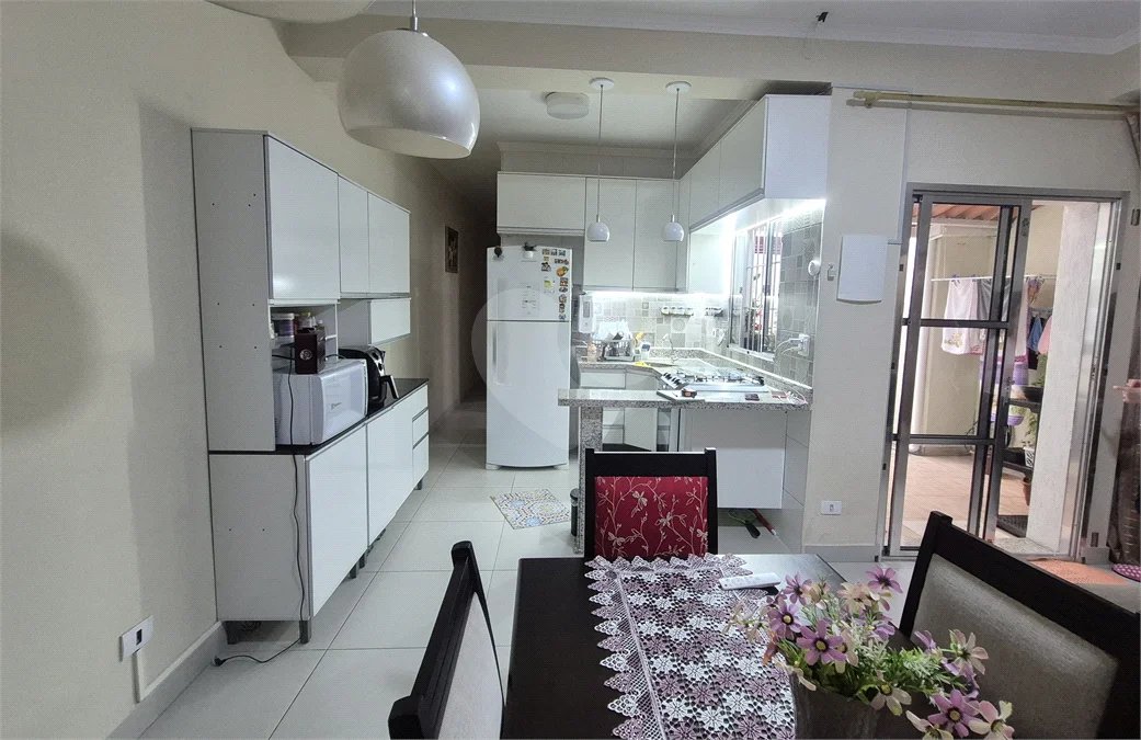 Casa de vila com 3 dormitórios sendo 2 suítes em Santana