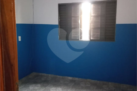 Sobrado com 5 dormitórios.