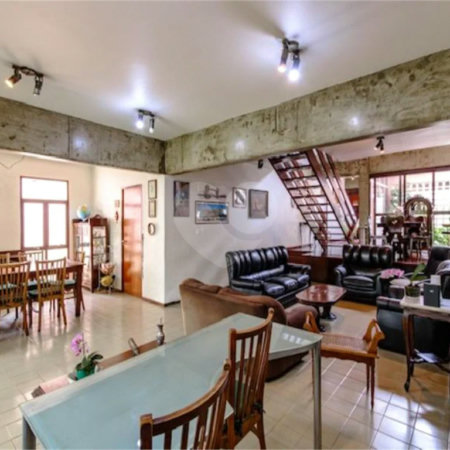 Casa para locação no Jardim da Saúde – São Paulo Imóvel amplo e elegante, com 360 m² de área construída em terreno de 400 m²
