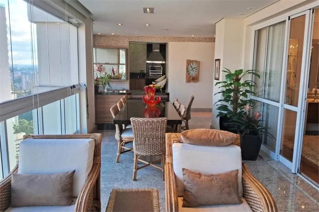 Apartamento à venda 281m² mobiliado, 4 suítes, 4 vagas no Morumbi