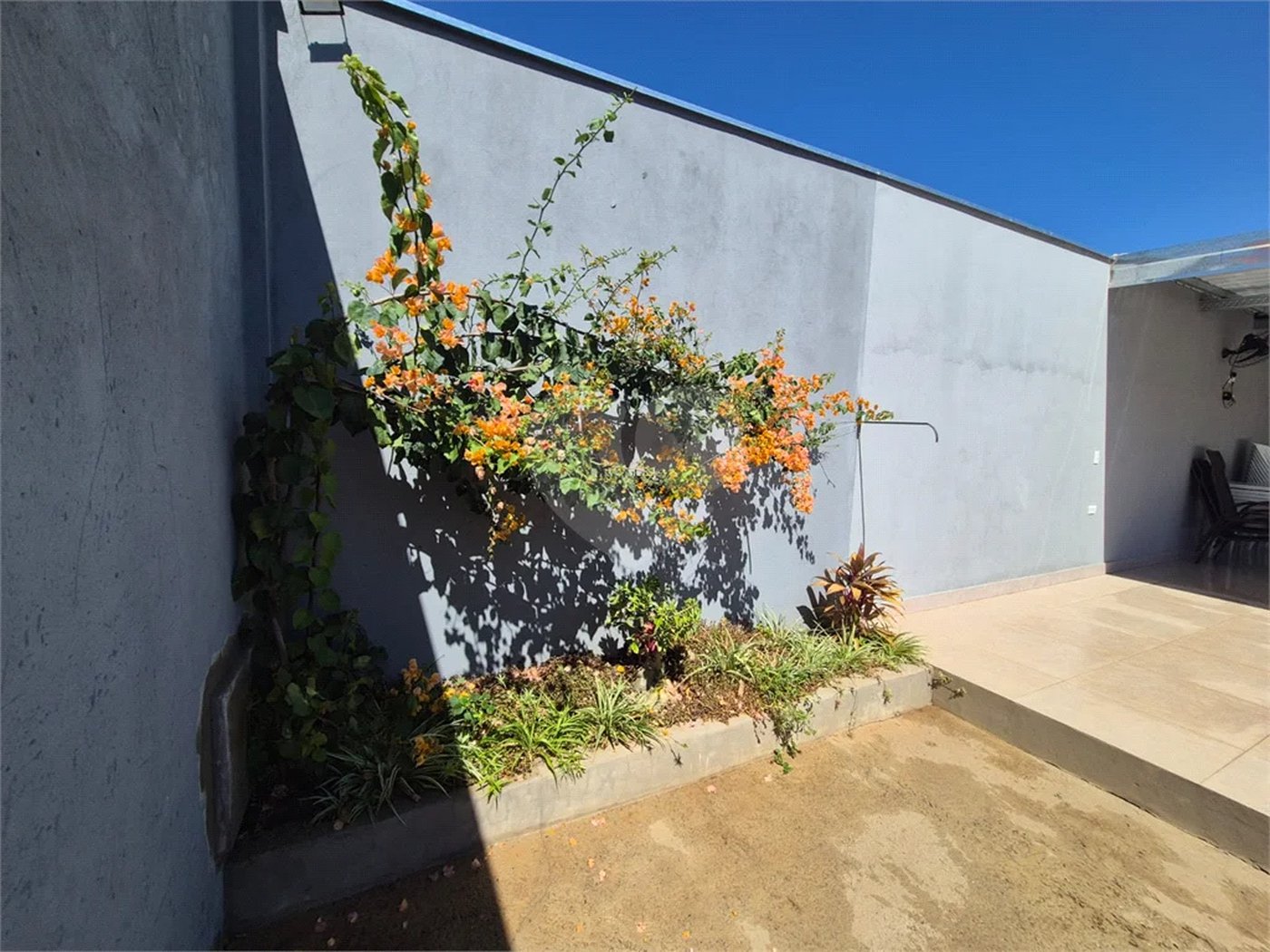 Dois imóveis em um terreno de 300 m² (12 x 25) - Com acesso independente