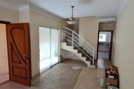 Sobrado a venda no Ipiranga de 220m² com 4 suítes e 2 vagas.Estuda permuta.
