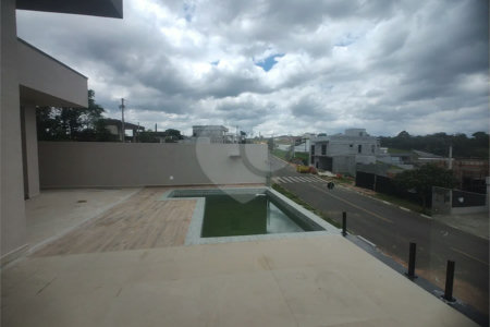 Casa exclusiva em Atibaia de alto padrão com 3 suítes, piscina, espaço gourmet, condomínio fechado, aceita financiamento