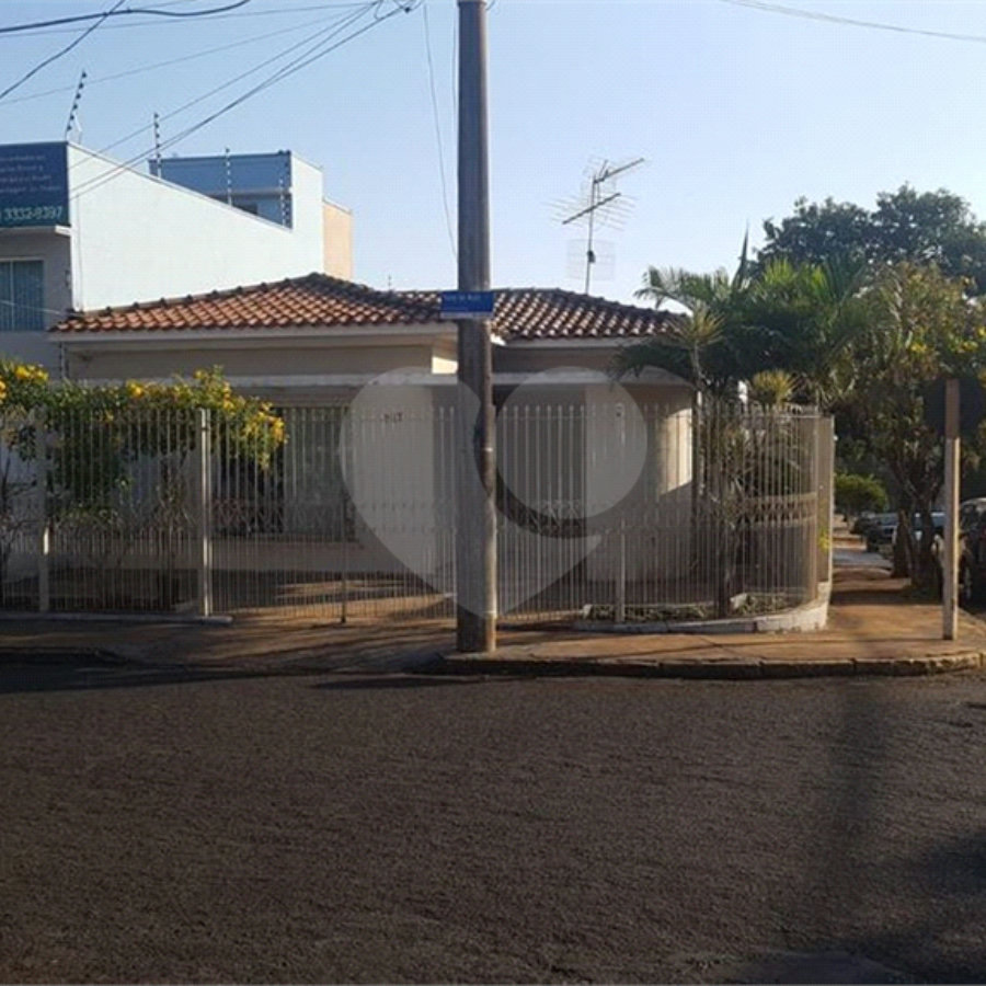 Casa térrea para venda em Araraquara/SP.