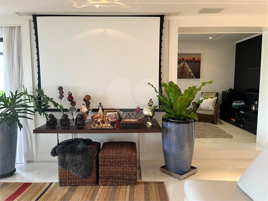Apartamento à venda com 4 suítes em Jardim Marajoara, São Paulo, SP