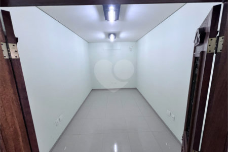 Prédio Comercial de Alto Padrão - 253m², 5 Salas, 5 banheiros , 3 Vagas , à venda na Moóca